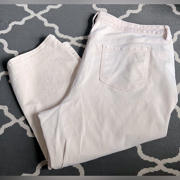 boutique Denim - Like New Boutique Pale Pink, Skinny Crop, Ripped, Plus Size Jean Capris, Sz. 24W